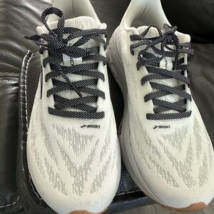 Gently Used Brooks Women's White and Black Athletic Shoes